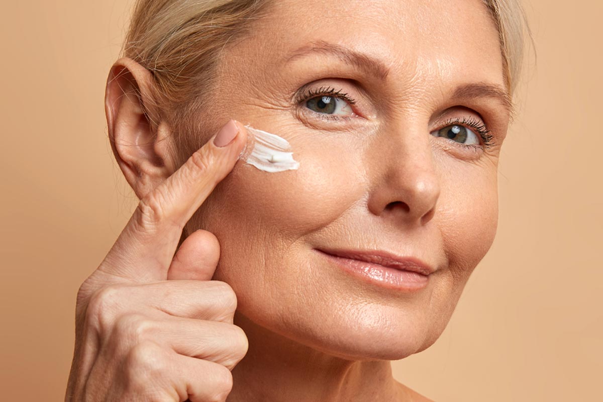 Come applicare la crema contorno occhi e come ridurre le occhiaie con i giusti prodotti skincare